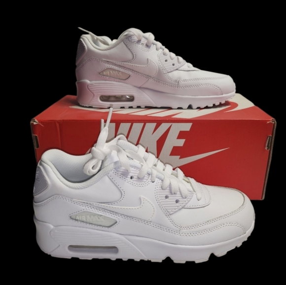 Boys Youth Nike Air Max 90 Leather (GS) Triple White Size 5.5Y - Picture 4 of 13